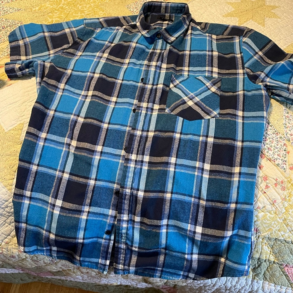 Like new button down , short sleeve flannel.Nutexrol